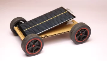how do solar powered toys work