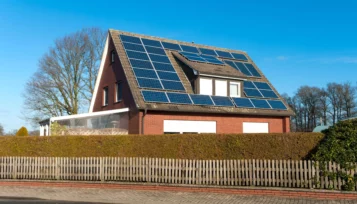 how many watts will a 100 watt solar panel produce